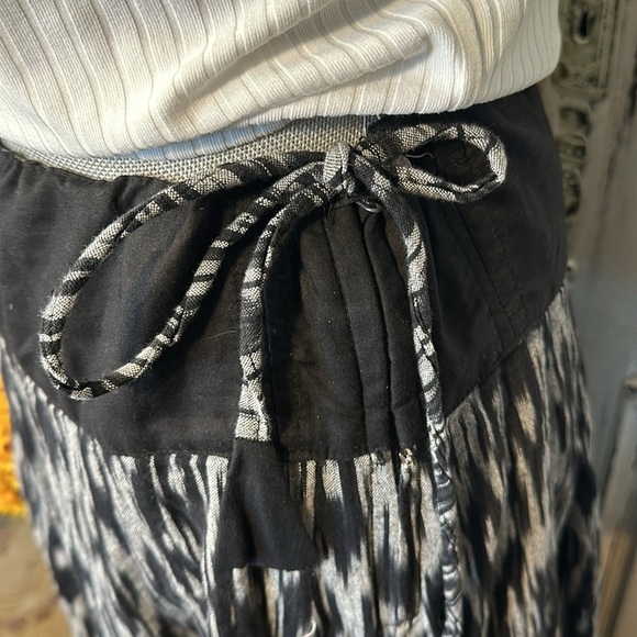 Gopal Das Shyam Sunder Black and White Ikat Pattern Full Maxi Skirt Gypsy Boho - Picture 8 of 9